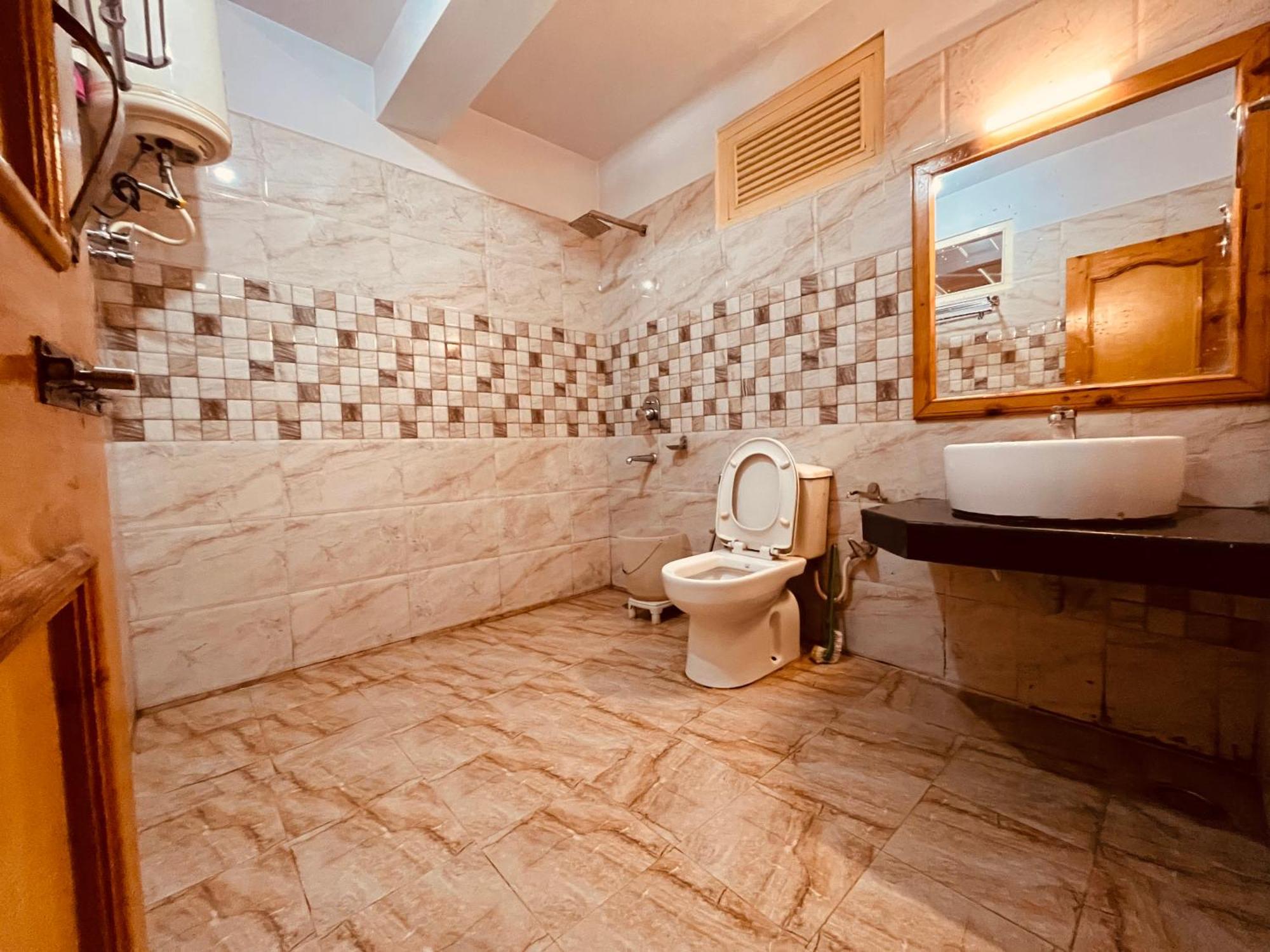 Hotel Hollywood Manali - Scenic River & Mountain View With Premium Rooms Esterno foto