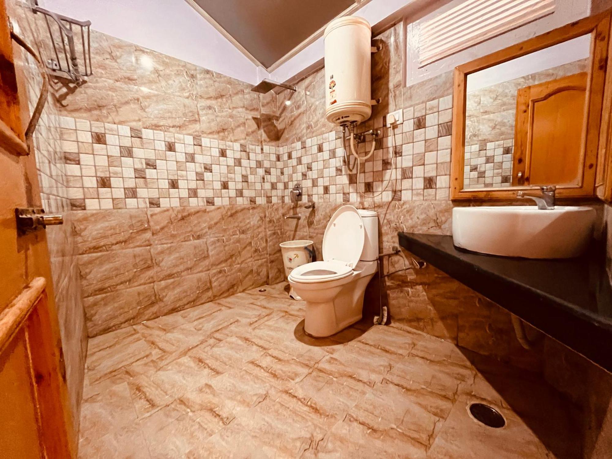 Hotel Hollywood Manali - Scenic River & Mountain View With Premium Rooms Esterno foto